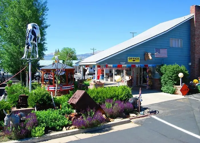 Motel: Redwood Motel